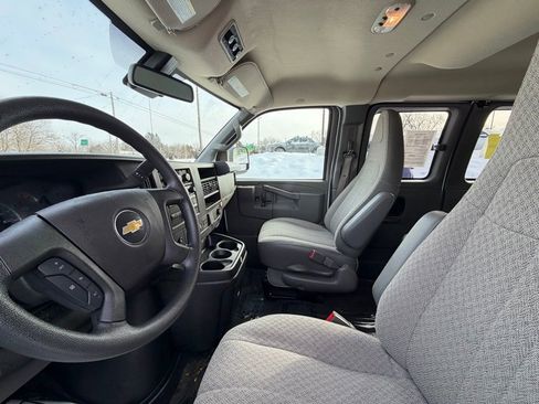 Used 2025 Chevrolet Express 3500 LT w/ LT Preferred Equipment Group RWD image 11