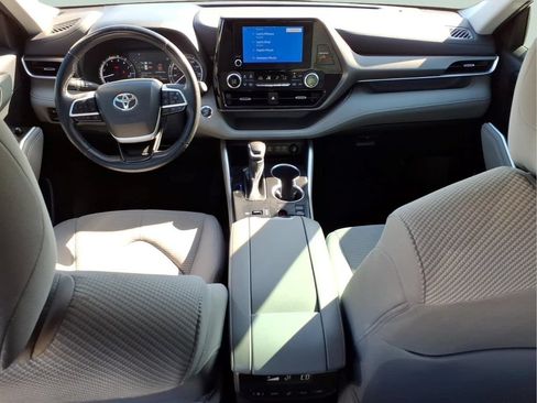 Used 2023 Toyota Highlander LE FWD image 14