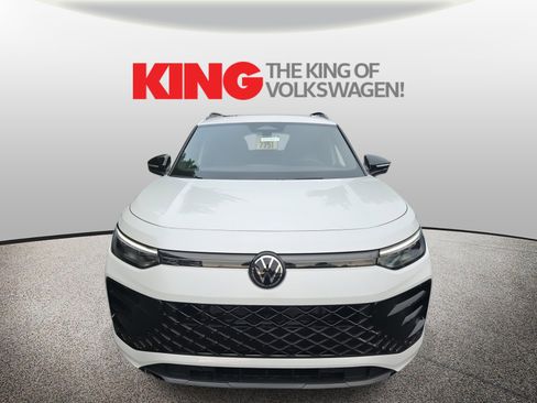 New 2025 Volkswagen Tiguan SE R-Line image 2