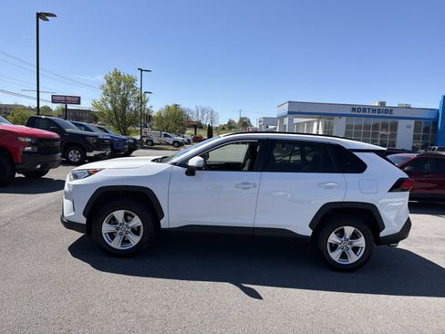 Used 2021 Toyota RAV4 XLE AWD/4WD image 10