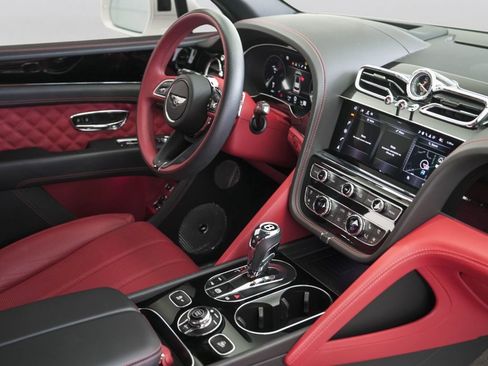 Used 2022 Bentley Bentayga AWD/4WD image 44
