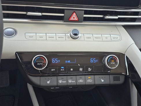 New 2026 Hyundai Elantra Limited image 19