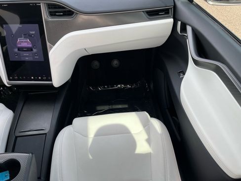 Used 2018 Tesla Model X 75D image 15
