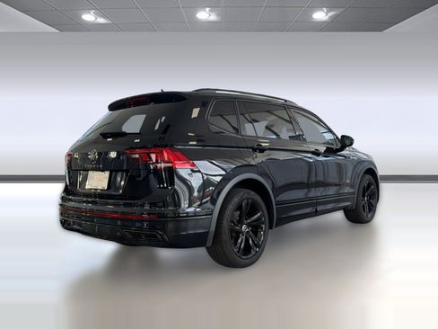 Used 2023 Volkswagen Tiguan SE R-Line FWD image 9