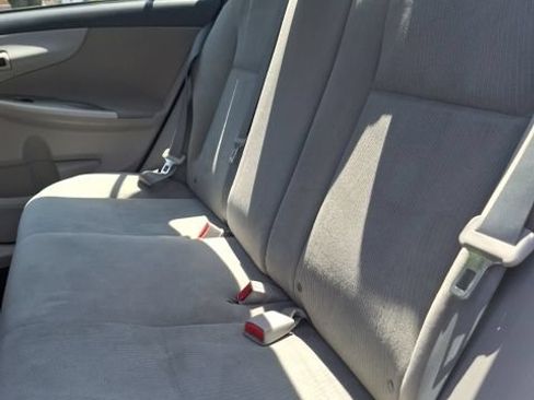 Used 2013 Toyota Corolla LE FWD image 18