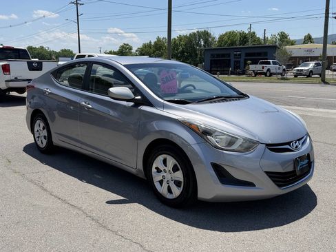 Used 2016 Hyundai Elantra SE FWD image 4