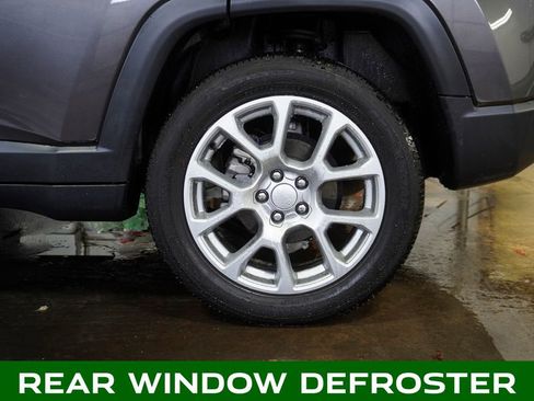 Used 2023 Jeep Compass Latitude image 6