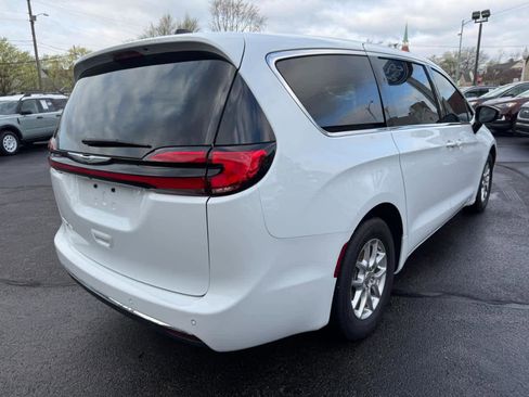 Used 2025 Chrysler Pacifica Select FWD image 22