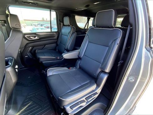 Used 2023 GMC Yukon XL SLT image 26