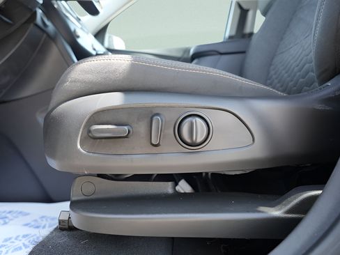 Used 2020 Chevrolet Equinox LT AWD/4WD image 23
