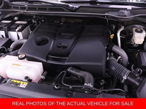 Used 2025 Toyota Tundra SR5 w/ SR5 Convenience Package AWD/4WD image 17