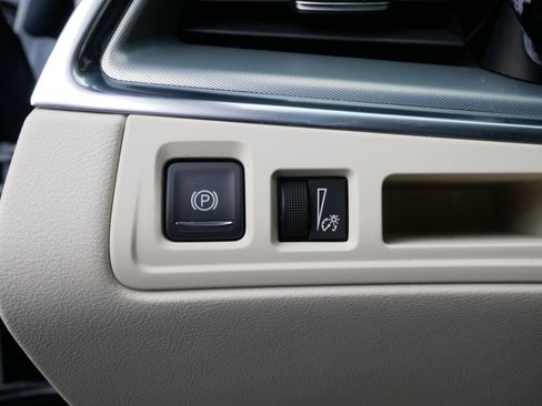 Certified 2022 Cadillac XT5 Premium Luxury w/ LPO, Floor Liner Package AWD/4WD image 8