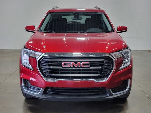 Used 2023 GMC Terrain SLE w/ Driver Convenience Package FWD image 3