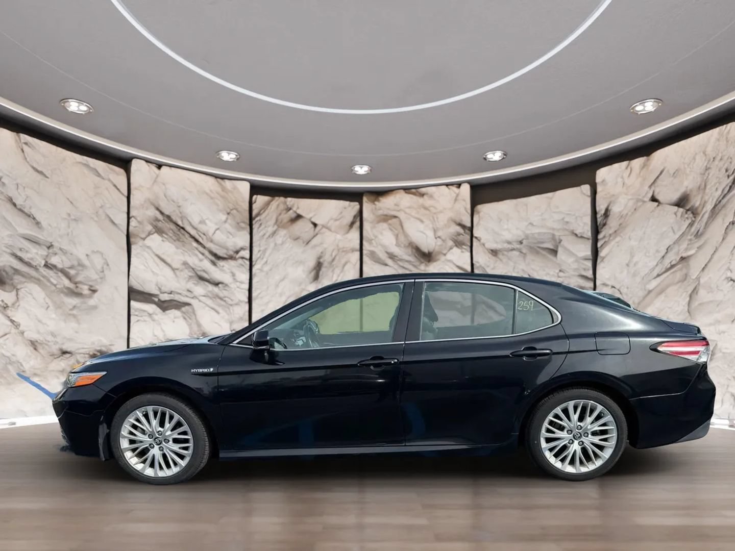 Used 2018 Toyota Camry XLE FWD image 5