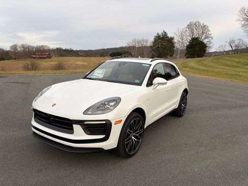 New 2026 Porsche Macan image 1