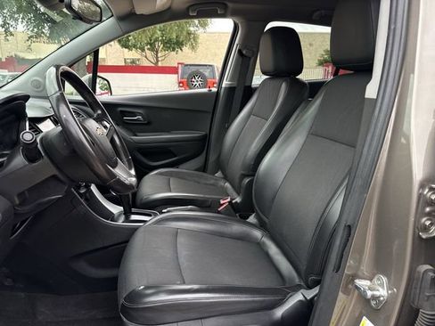 Used 2022 Chevrolet Trax LT w/ Driver Confidence Package AWD/4WD image 23