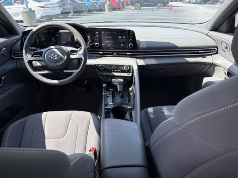 Used 2022 Hyundai Elantra SEL w/ Convenience + Premium Package FWD image 23