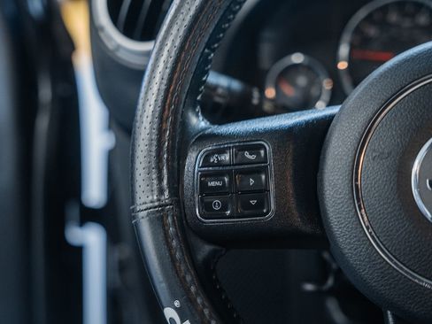 Used 2018 Jeep Wrangler Unlimited Sahara w/ Connectivity Group image 33