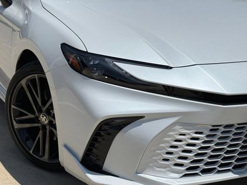 Used 2025 Toyota Camry XSE FWD image 3