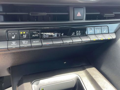 Used 2025 Toyota Crown Limited w/ Advanced Technology Package AWD/4WD image 20
