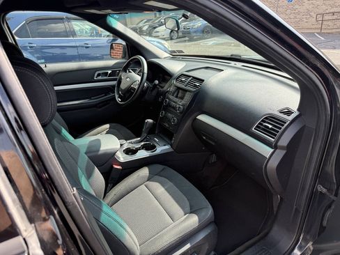 Used 2017 Ford Explorer XLT AWD/4WD image 21