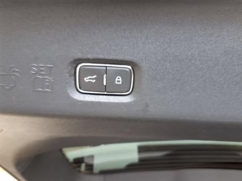 Used 2025 Ford Expedition Active AWD/4WD image 29