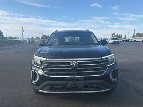 Used 2024 Volkswagen Atlas SE AWD/4WD image 2