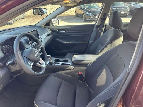 Used 2025 Nissan Altima 2.5 SV image 30