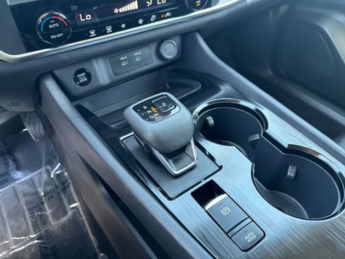 Used 2025 Nissan Rogue SV FWD image 43