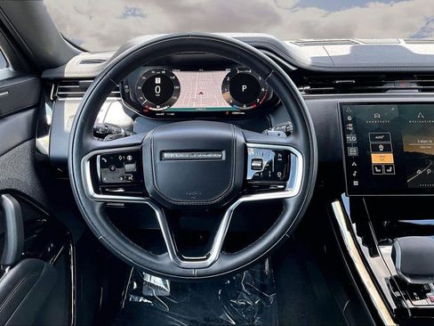 Used 2025 Land Rover Range Rover Sport SE AWD/4WD image 8