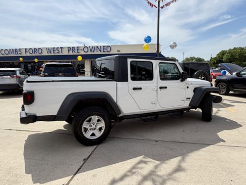 Used 2023 Jeep Gladiator Sport AWD/4WD image 5