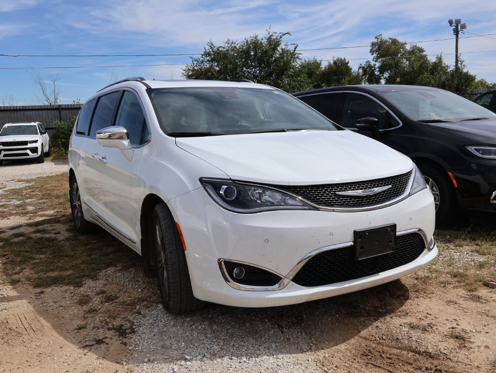 Used 2017 Chrysler Pacifica Limited w/ Advanced Safetytec Group FWD image 12