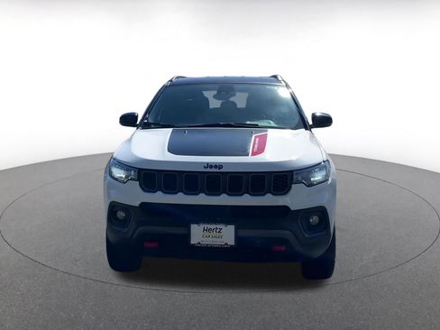 Used 2025 Jeep Compass Trailhawk image 4