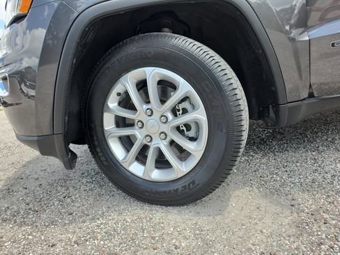 Used 2021 Jeep Grand Cherokee Laredo RWD image 27