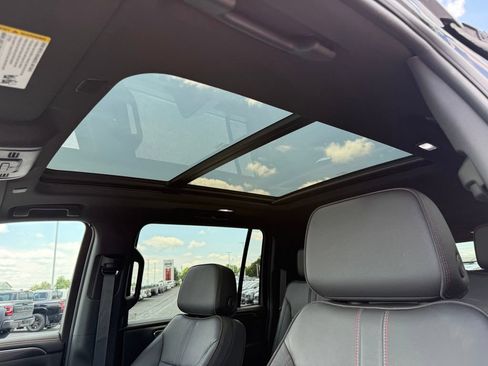 Used 2023 Chevrolet Suburban RST w/ Sport Performance Package AWD/4WD image 9