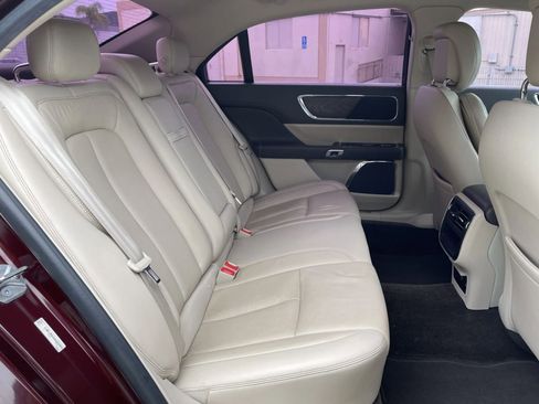 Used 2017 Lincoln Continental Select image 24