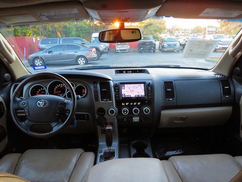 Used 2013 Toyota Sequoia Platinum image 19