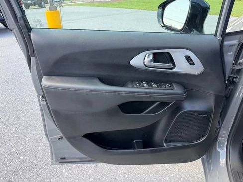 Used 2025 Chrysler Pacifica Limited w/ Uconnect Theater Family Group AWD/4WD image 11
