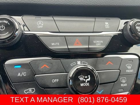 Used 2022 Chrysler Voyager LX FWD image 23