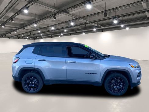 Used 2023 Jeep Compass Latitude w/ Convenience Group AWD/4WD image 8