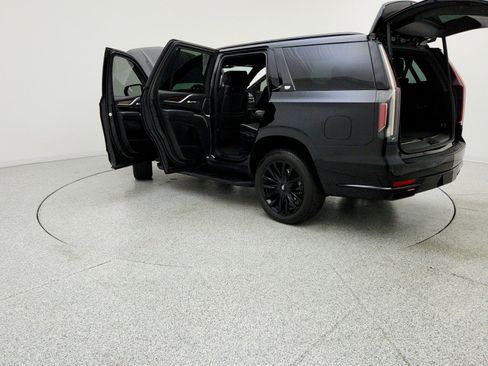 Used 2024 Cadillac Escalade Premium Luxury image 18