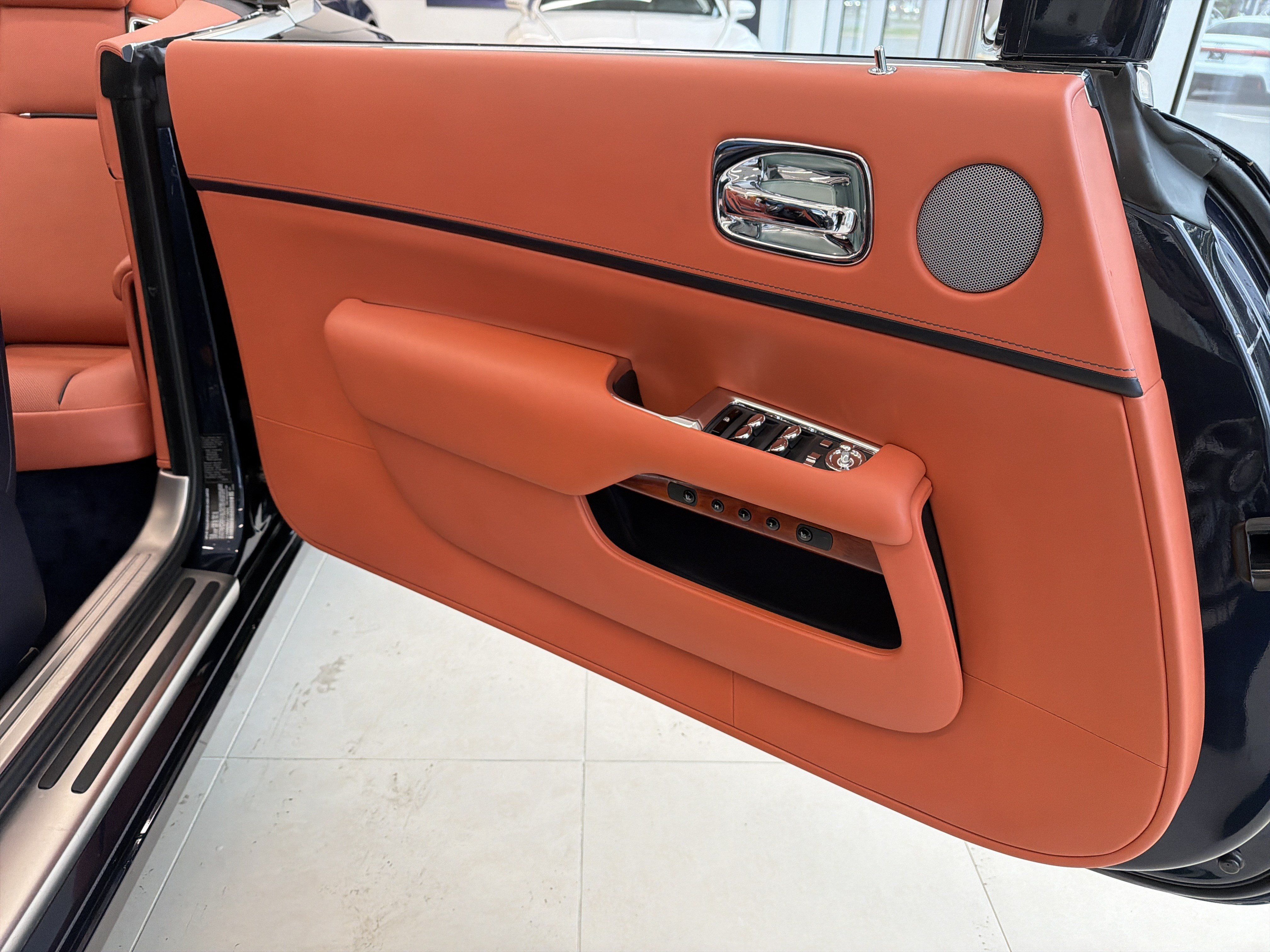 Certified 2018 Rolls-Royce Dawn RWD image 15