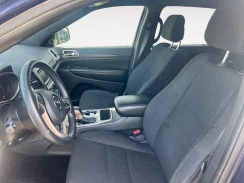 Used 2017 Jeep Grand Cherokee Laredo w/ Quick Order Package 23E AWD/4WD image 9