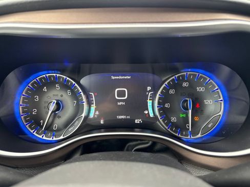 Used 2017 Chrysler Pacifica Touring-L Plus w/ Tire & Wheel Group FWD image 25