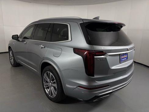 Used 2025 Cadillac XT6 Premium Luxury image 6