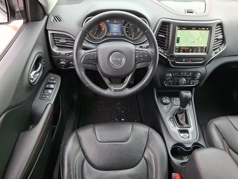 Used 2019 Jeep Cherokee Trailhawk image 13