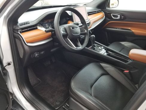 Certified 2025 Jeep Compass Limited AWD/4WD image 8