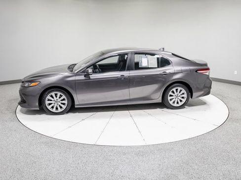 Used 2019 Toyota Camry LE FWD image 32