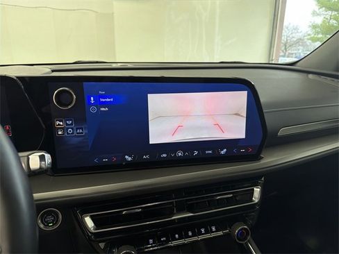 Certified 2025 Chevrolet Traverse LT image 30