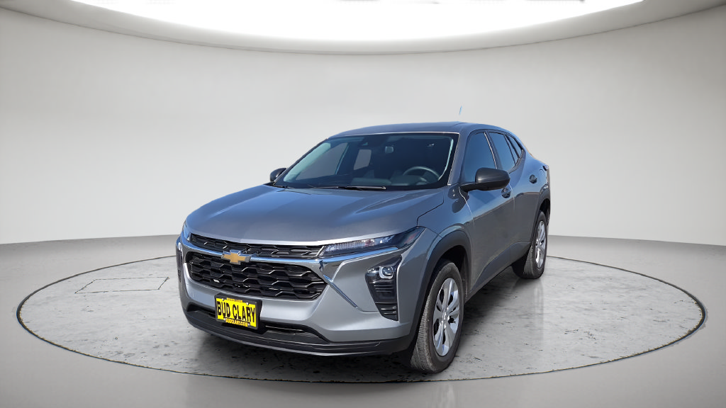 Used 2024 Chevrolet Trax LS FWD image 1